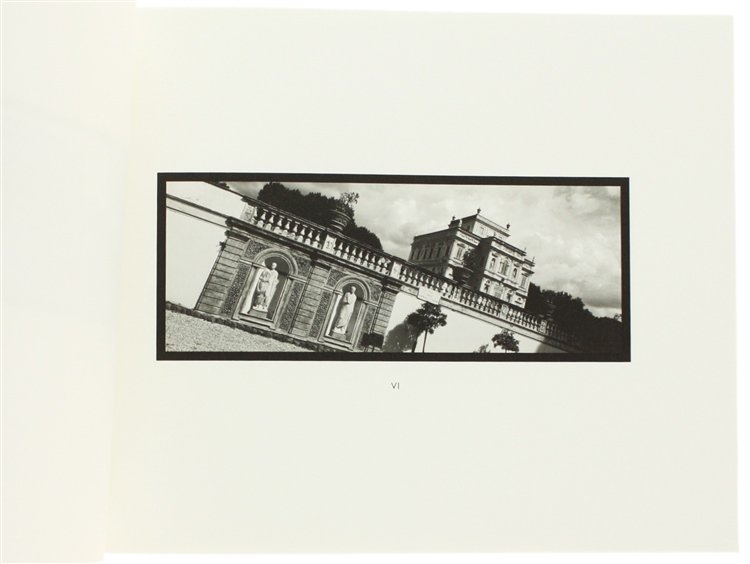 ROMA - UNA SERENA DRAMMATICITA'. 15 fotografie di Antonio Ioli.