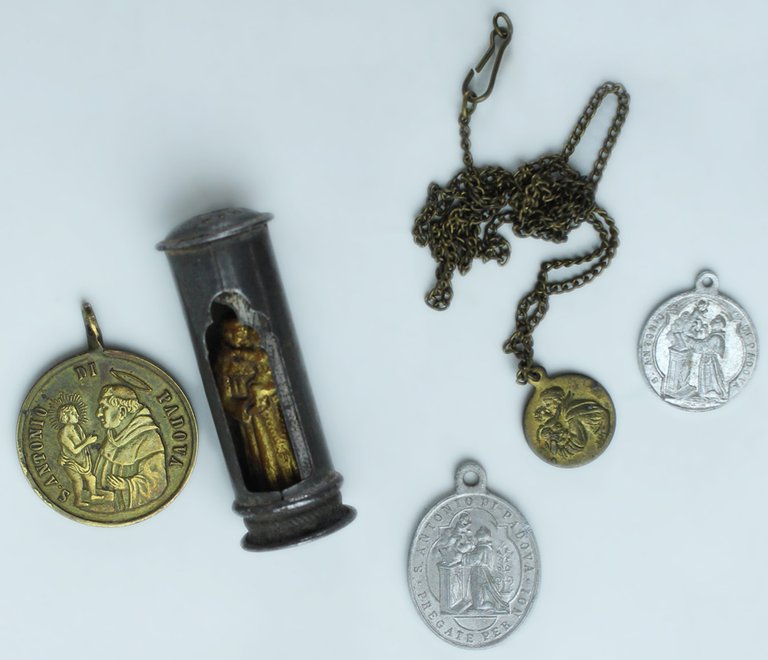 SANT'ANTONIO DA PADOVA: 4 MEDAGLIETTE RELIGIOSE RICORDO E 1 STATUETTA …