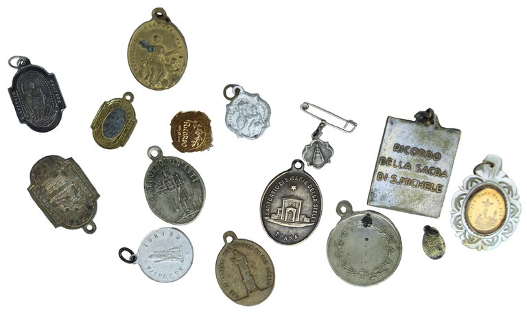 SANTUARI PIEMONTESI: 15 antiche medagliette religiose ricordo
