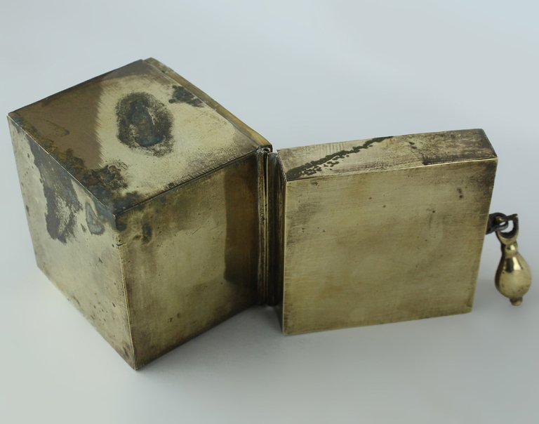 SCATOLA COFANETTO IN OTTONE cm 7,8x7,8x8.