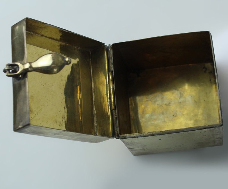 SCATOLA COFANETTO IN OTTONE cm 7,8x7,8x8.