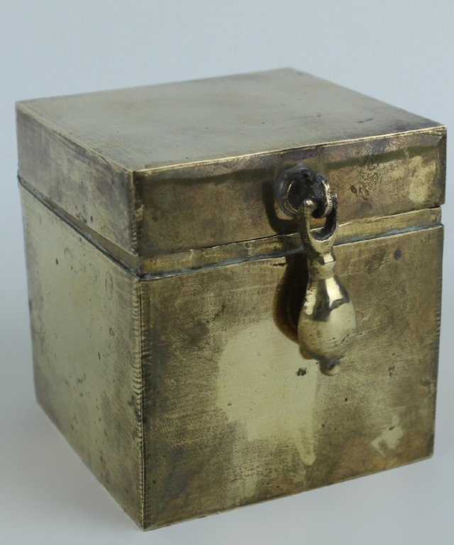 SCATOLA COFANETTO IN OTTONE cm 7,8x7,8x8.