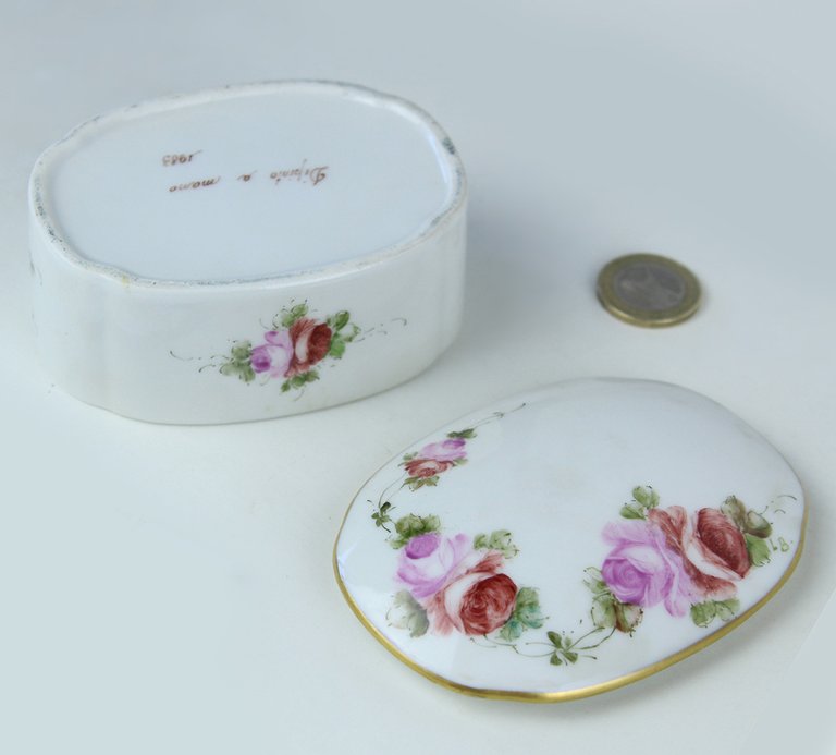 SCATOLETTA IN PORCELLANA DIPINTA A MANO CM 9x7x5