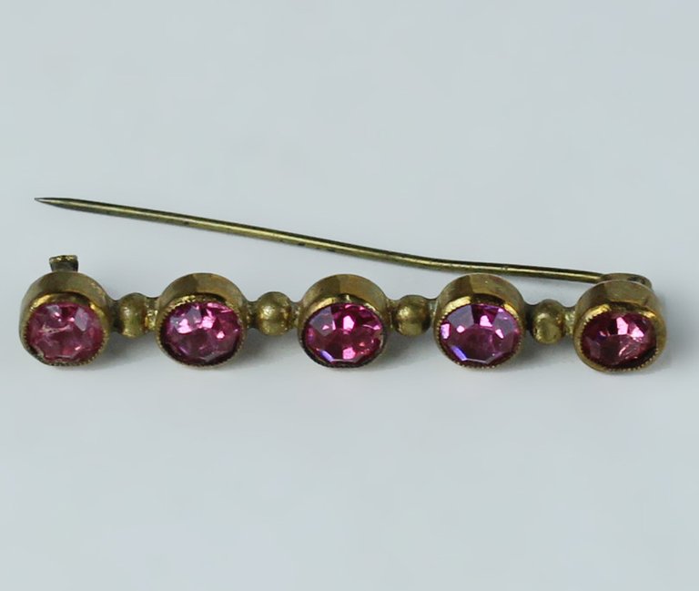 SPILLA CON 5 "RUBINI" ROSA (bigiotteria vintage) | Immagine Gallery 3