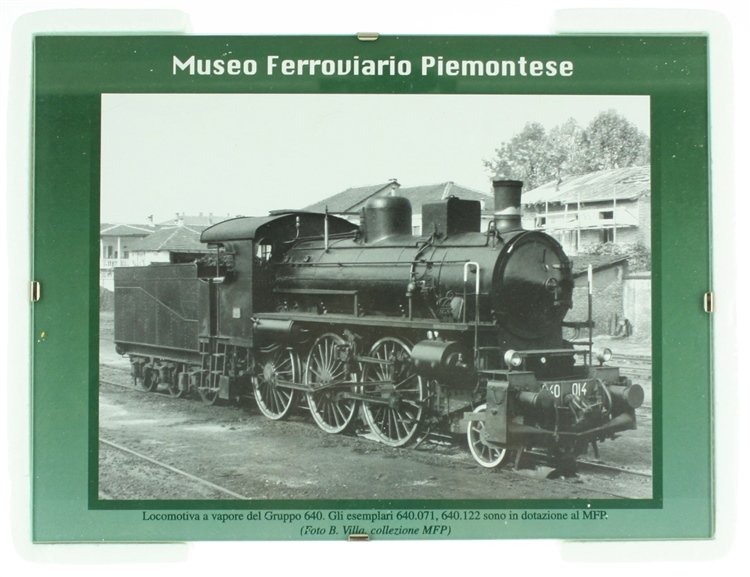 TRE ANTICHE LOCOMOTIVE: FOTO INCORNICIATE SOTTO VETRO, DA APPENDERE.