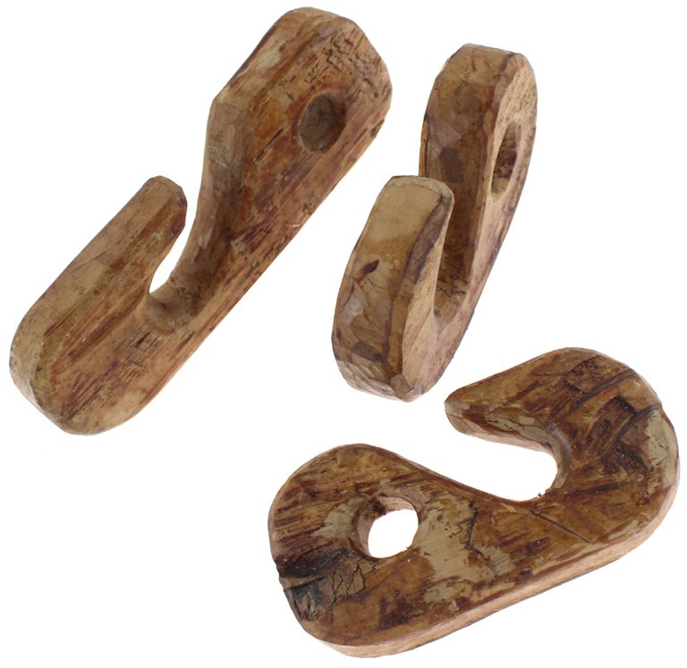 TRE GANCI DI LEGNO SCOLPITI A MANO. | Immagine Gallery 4
