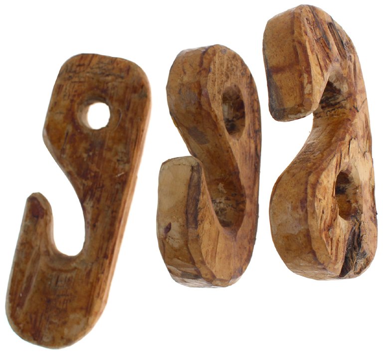 TRE GANCI DI LEGNO SCOLPITI A MANO. | Immagine Gallery 8