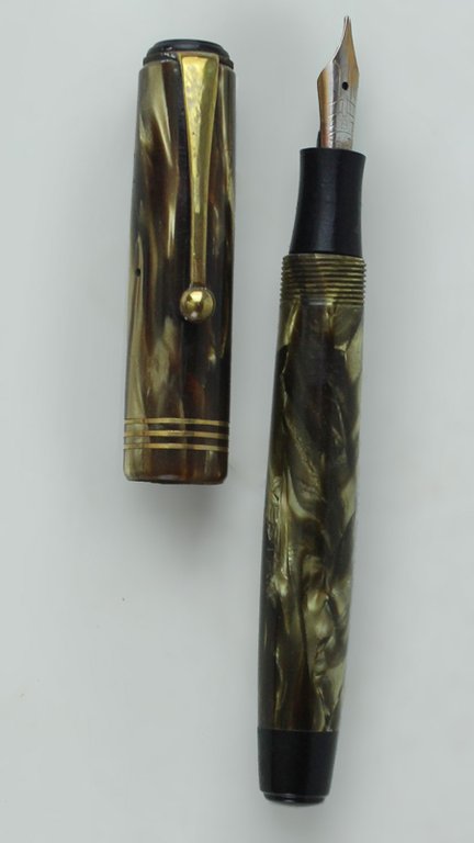 VESTRA. Stilografica vintage. Modello raffinato, molro raro. Riempimento a pulsante, …