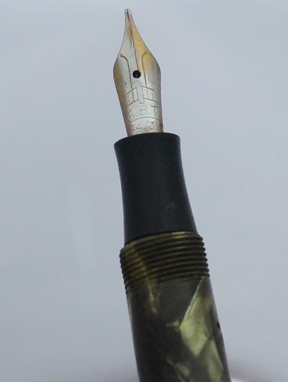 VESTRA. Stilografica vintage. Modello raffinato, molro raro. Riempimento a pulsante, …