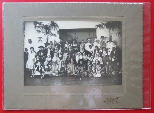 Giovani in costume. Circolo di Rosazza, Agosto 1926.