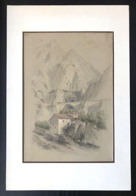 Scorcio di montagne con ponte e costruzione.