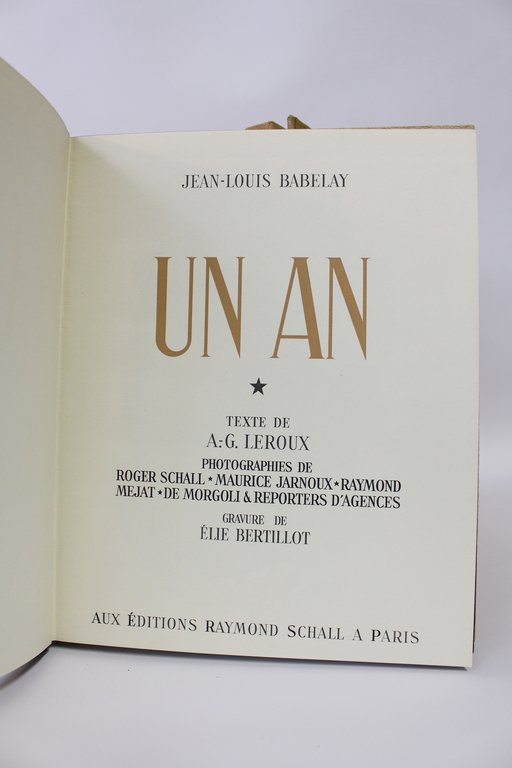 A Paris sous la botte des nazis. - Un an. …