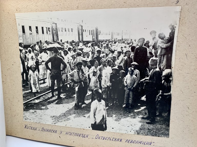 Album photographique Révolution russe. Trains d'Agitation (Agit-Prop)