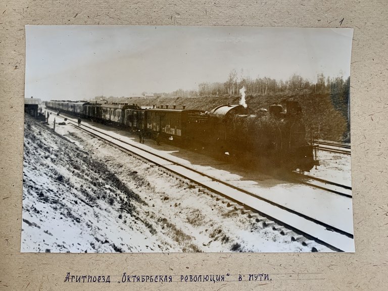 Album photographique Révolution russe. Trains d'Agitation (Agit-Prop)