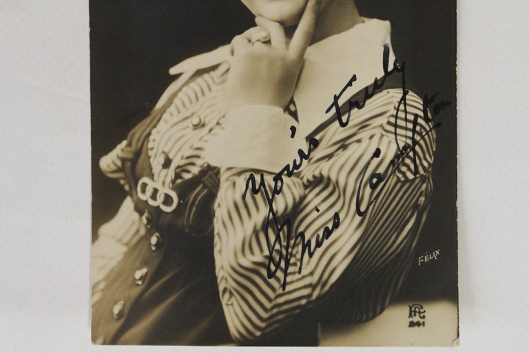 Carte postale photographique signée d'Aimée Campton dite aussi miss Campton