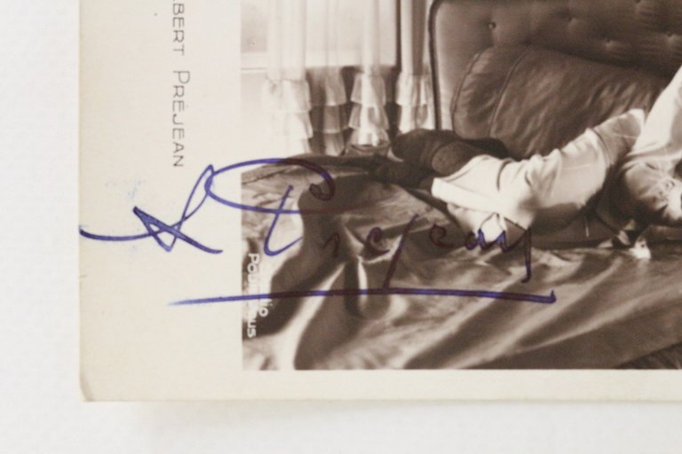 Carte postale photographique signée d'Albert Préjean