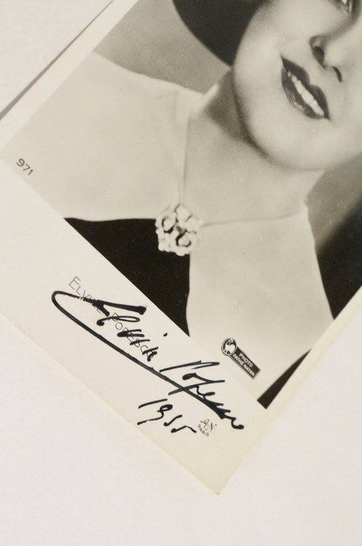 Carte postale photographique signée d'Elvire Popesco