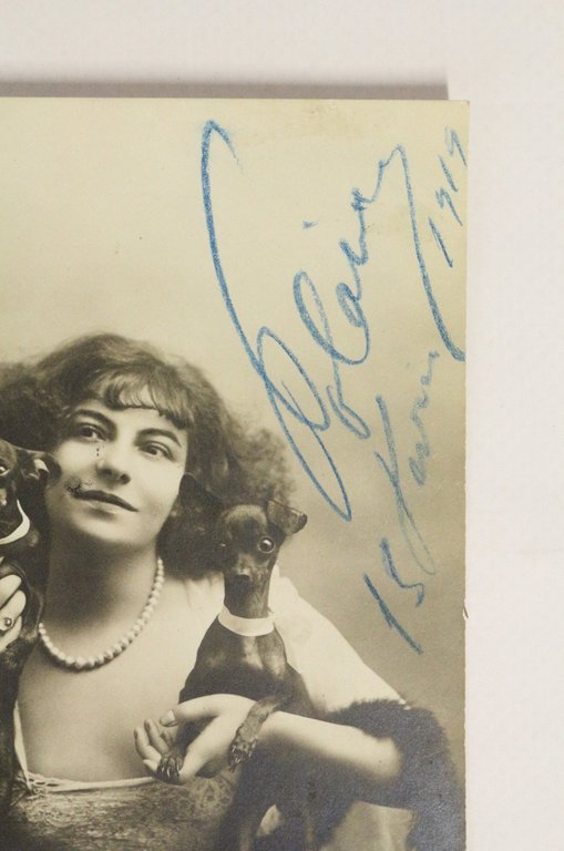Carte postale photographique signée de Polaire