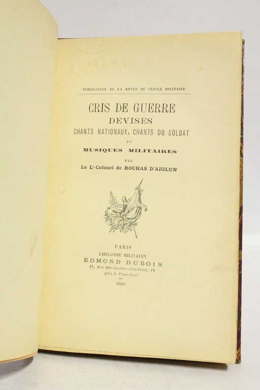 Cris de guerre, devises, chants nationaux, chants du soldat et …