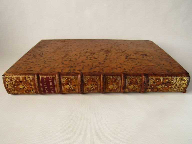 Dictionnaire historique, ou memoires critique et litteraires, concernant la vie …