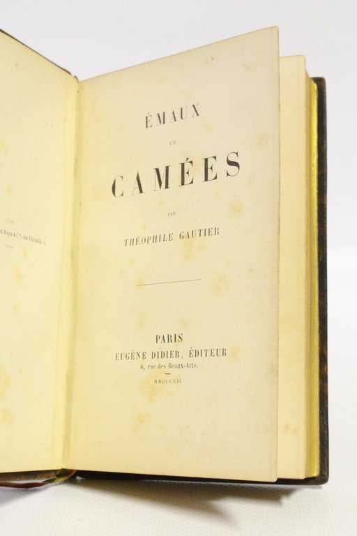 Emaux et camées