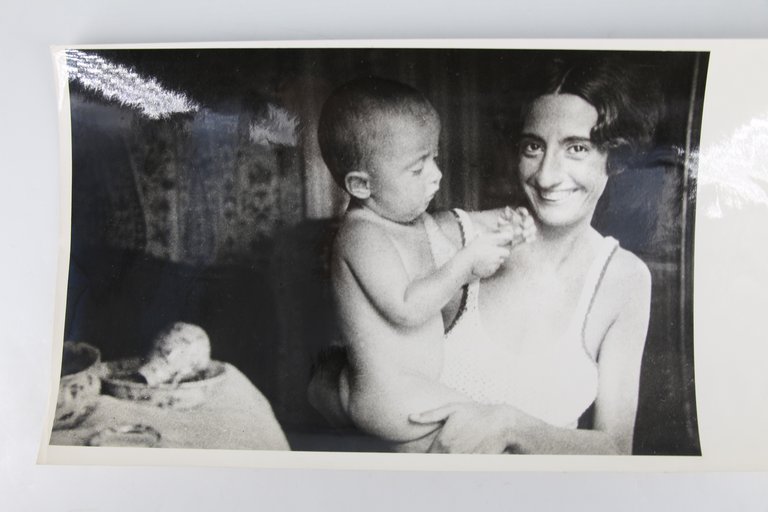 Ensemble de 8 photographies de famille : Nicolas de Staël, …