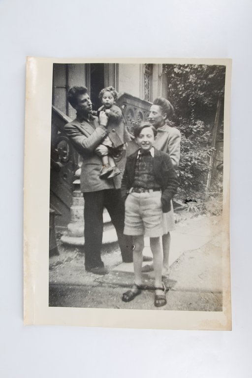 Ensemble de 8 photographies de famille : Nicolas de Staël, …