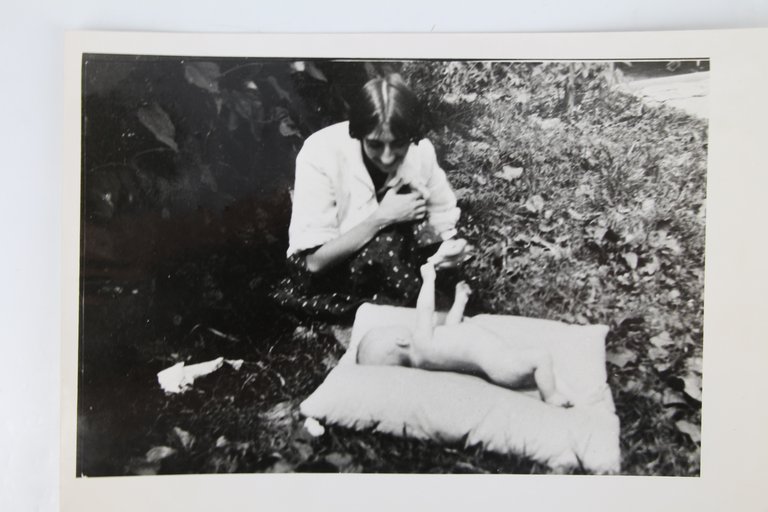 Ensemble de 8 photographies de famille : Nicolas de Staël, …