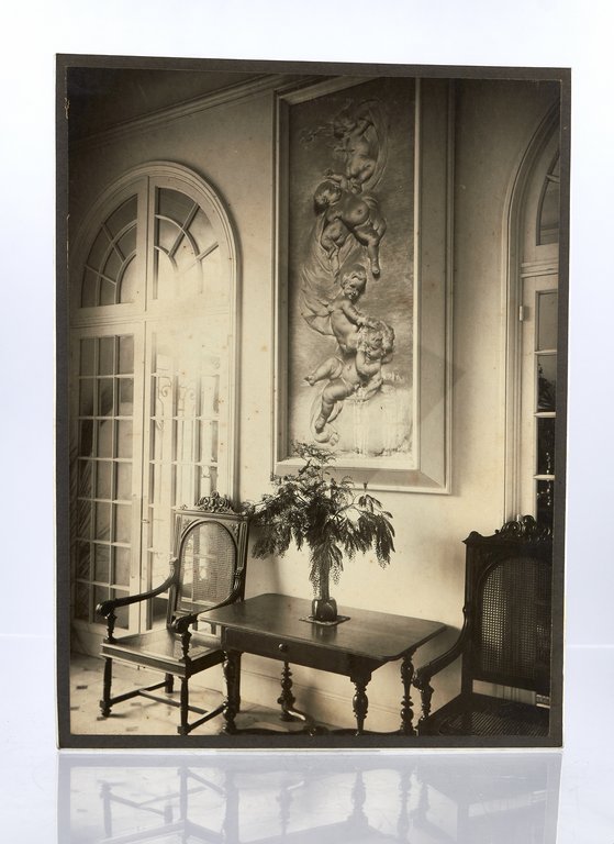 Ensemble de six photographies originales figurant l'intérieur de la villa …