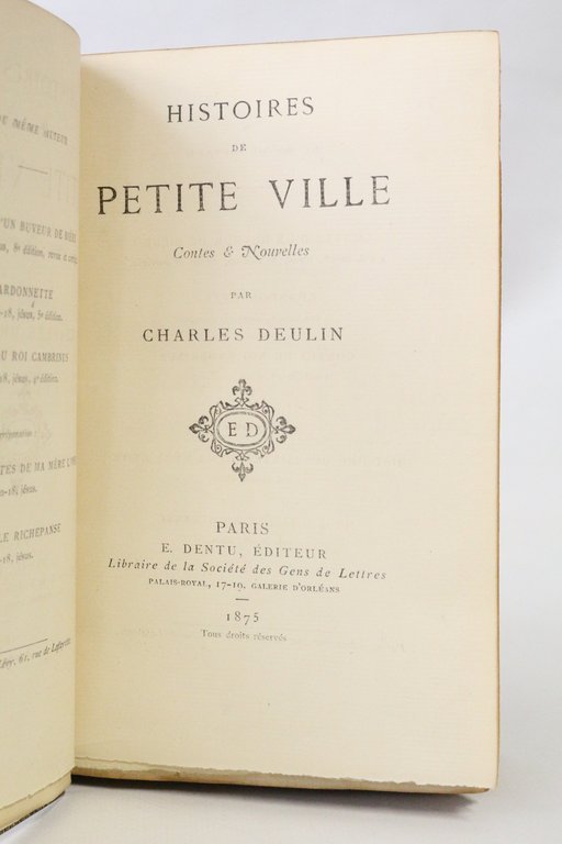 Histoires de petite ville. Contes et nouvelles