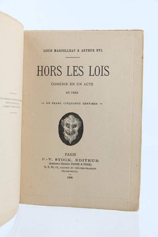 Hors les Lois