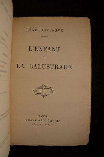 L'enfant à la balustrade