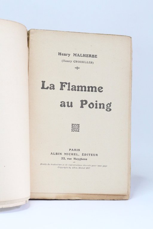 La flamme au poing