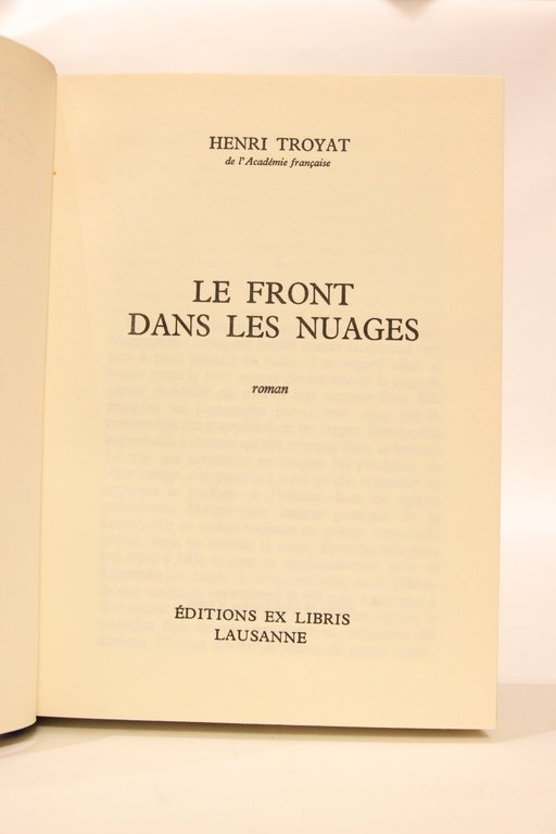 Le front dans les nuages