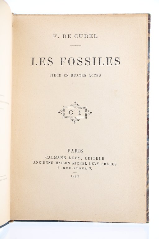 Les fossiles, pièce en 4 actes