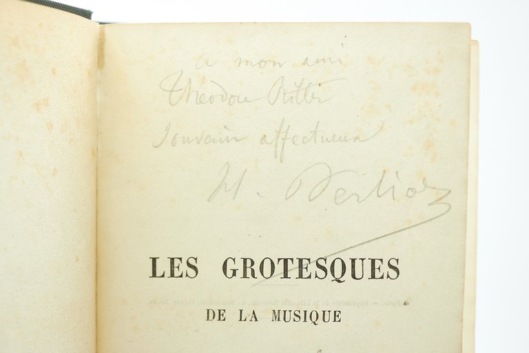 Les grotesques de la musique