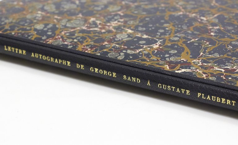 Étroniforme est le mot sublime qui classe cette espèce de …