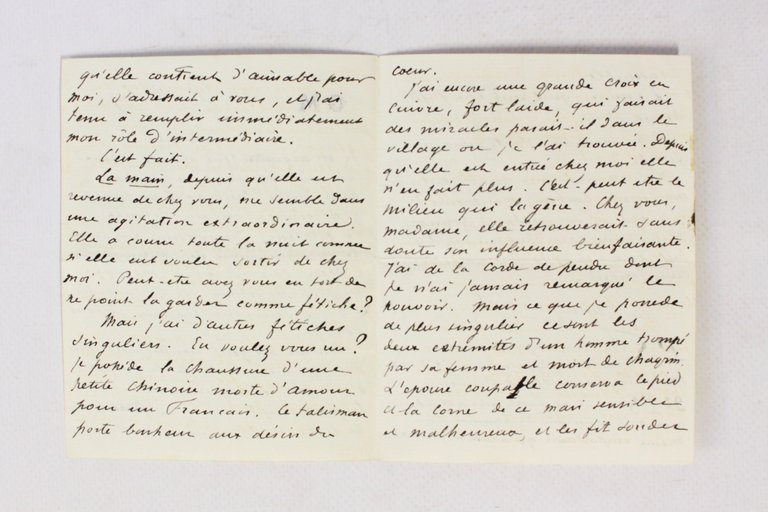 « Dites, Madame, voulez-vous un fétiche ? [.] je porte …