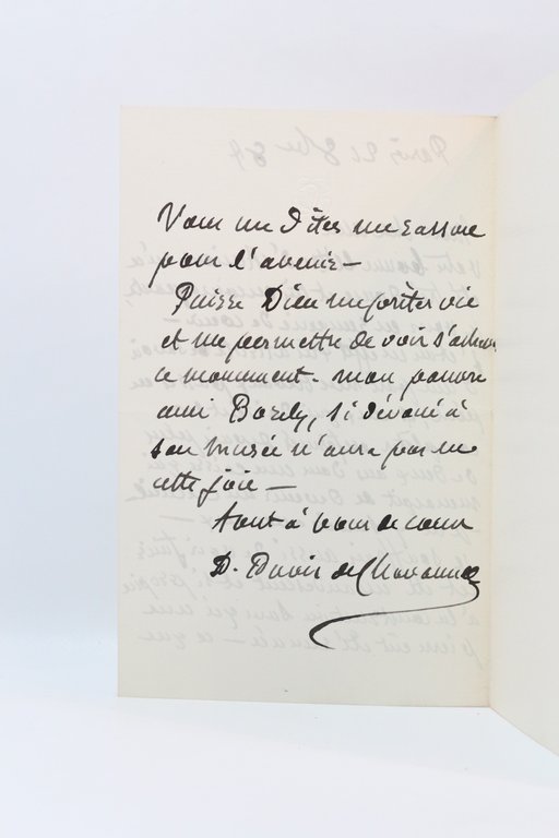 dans une caisse qui menaçait de devenir un cerceuil • …