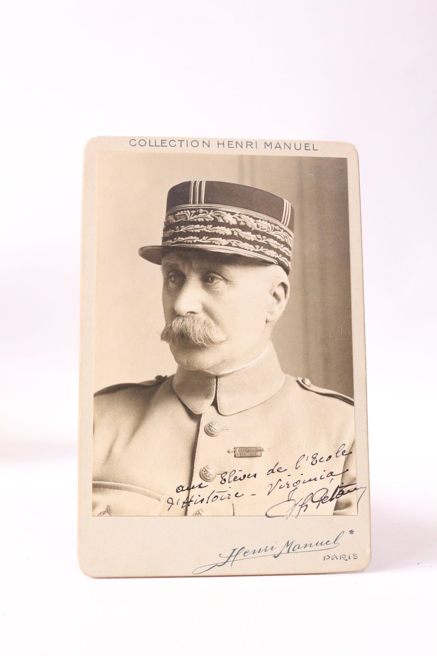 Photographie originale de Philippe Pétain qu'il a dédicacée aux élèves …