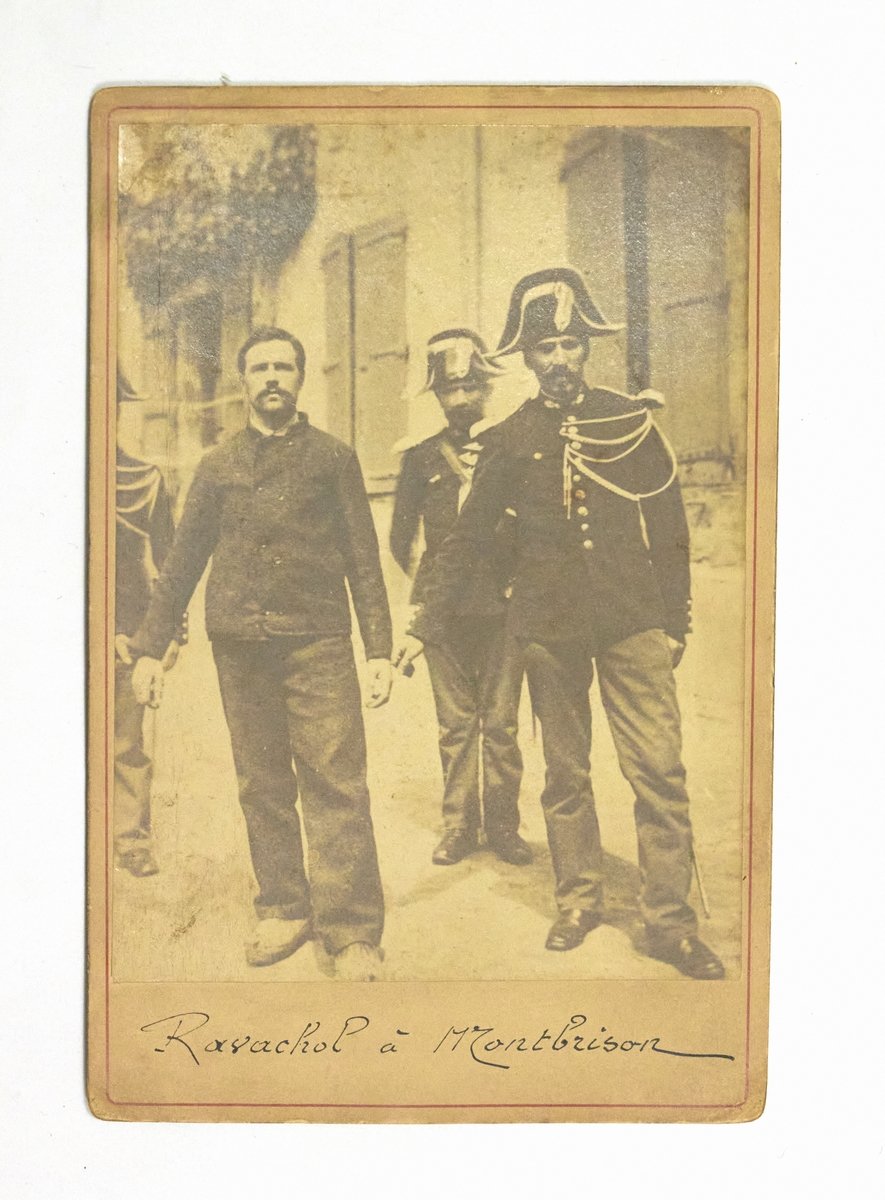 Photographie originale de Ravachol entre des gendarmes