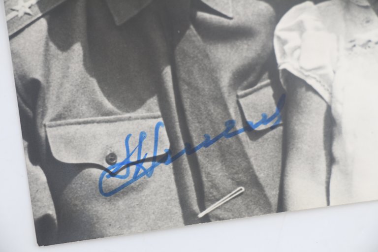 Photographie signée par le cosmonaute Andrian Grigorievitch Nikolaïev