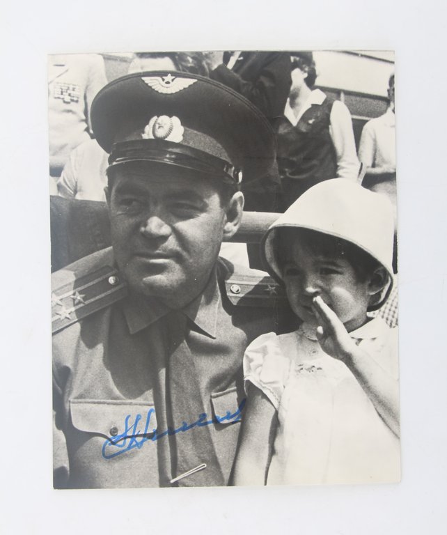 Photographie signée par le cosmonaute Andrian Grigorievitch Nikolaïev