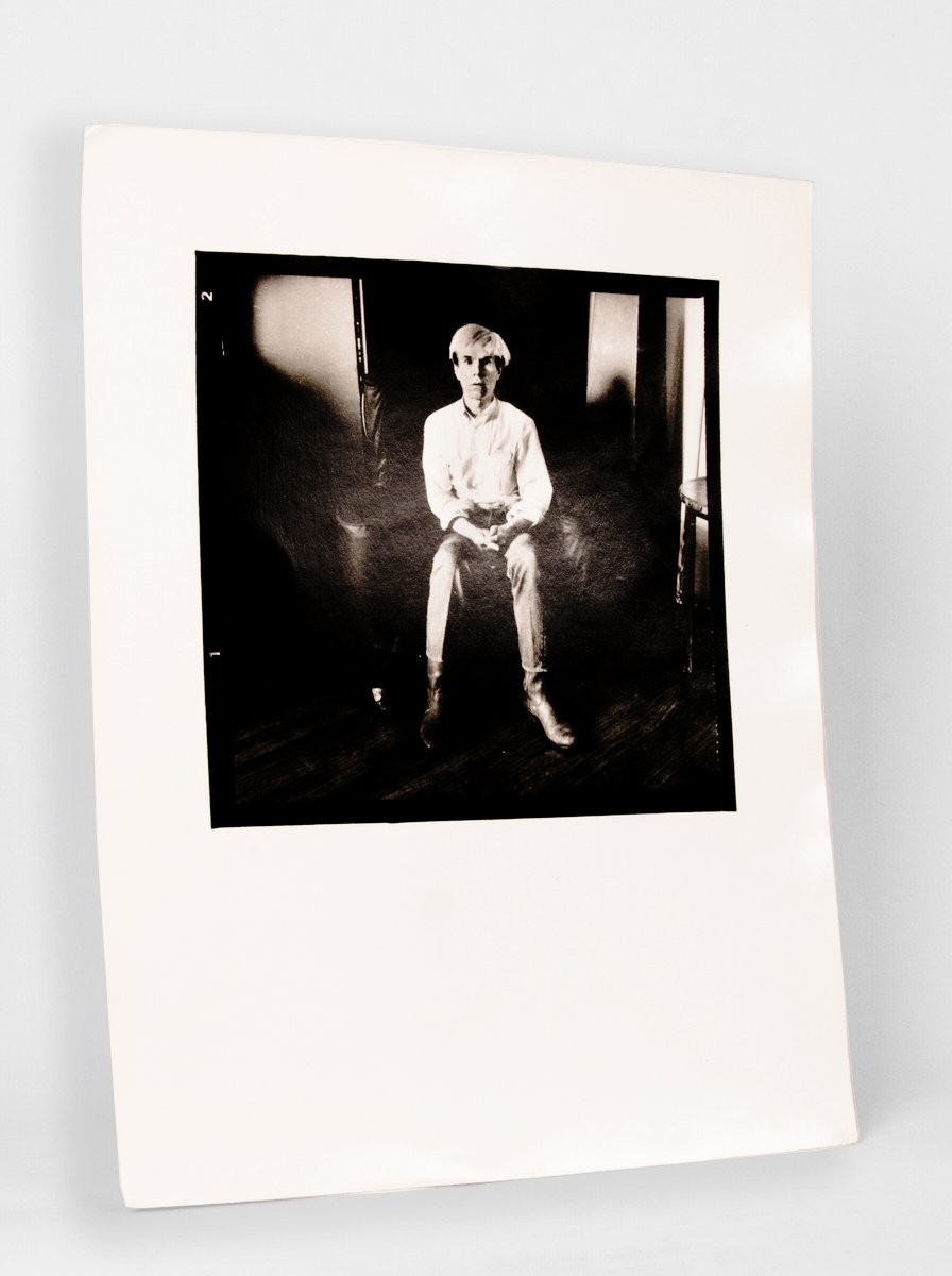 Portrait d'Andy Warhol. Photographie Originale tirée par l'artiste.