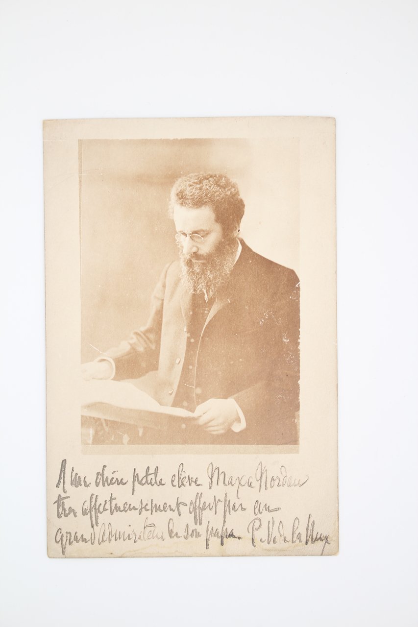 Portrait photographique de Paul Véronge de la Nux dédicacé à …