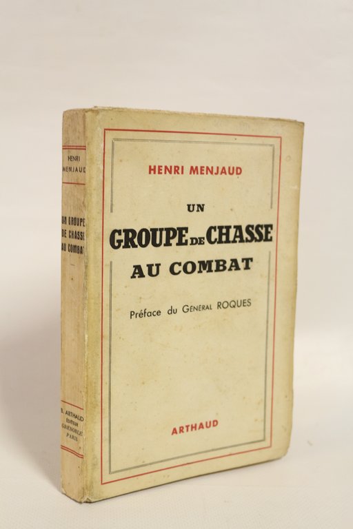 Un groupe de chasse au combat