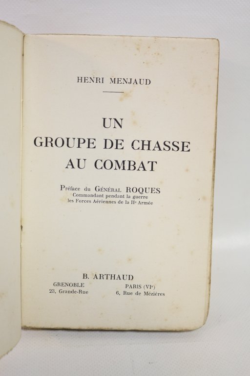 Un groupe de chasse au combat