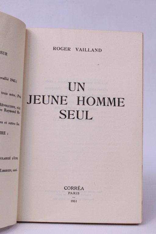 Un jeune homme seul