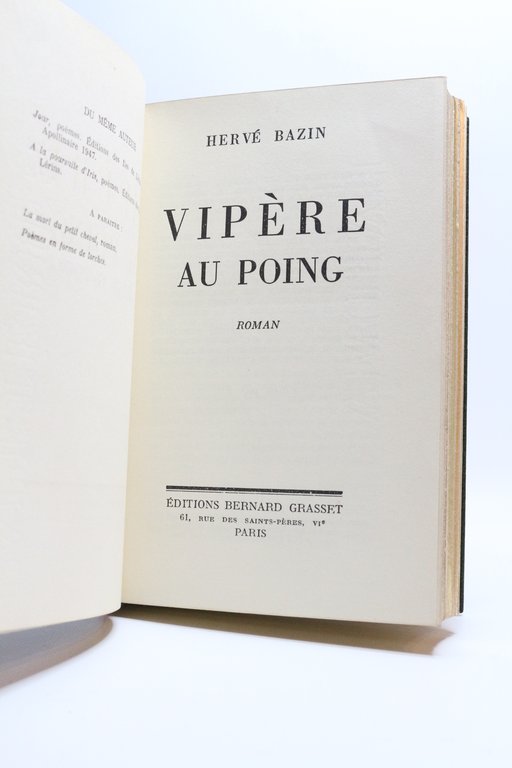 Vipère au poing