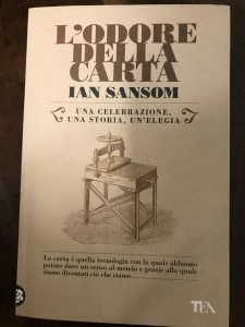 L’ODORE DELLA CARTA. UNA CELEBRAZIONE, UNA STORIA, UN’ELEGIA